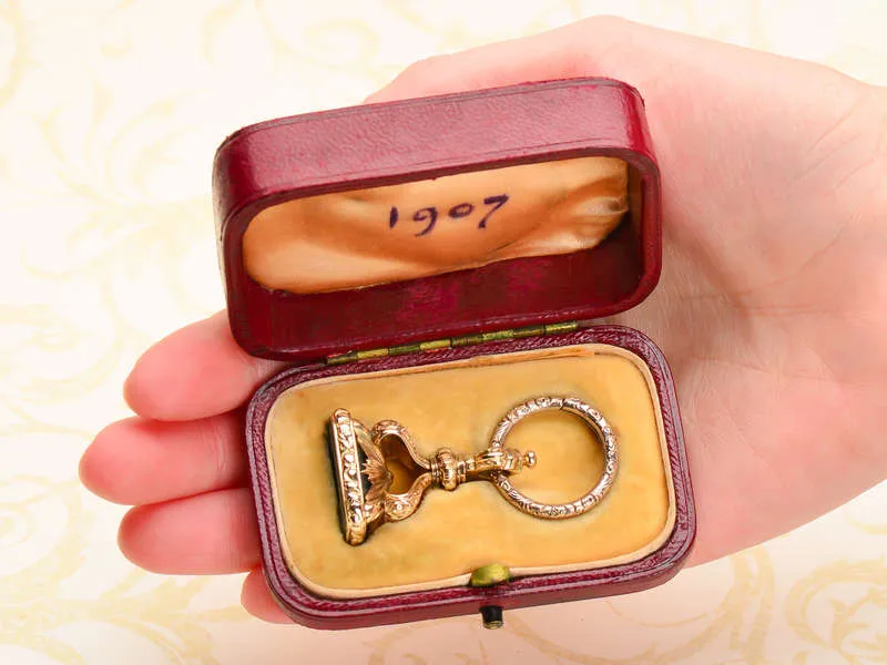 15k Gold Seal in Original Antique Box