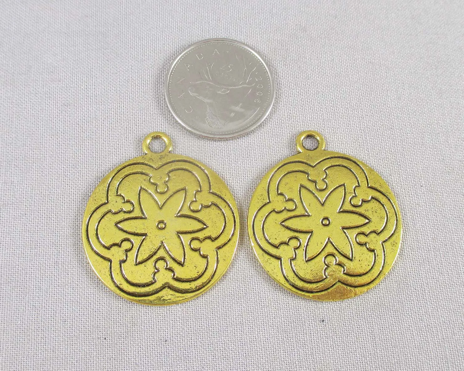 75% OFF!! Circular Flower Charm Gold Tone 4pcs (0121)