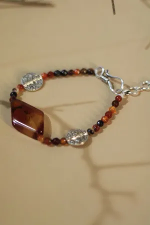 Bracelet | Agates & metal charm