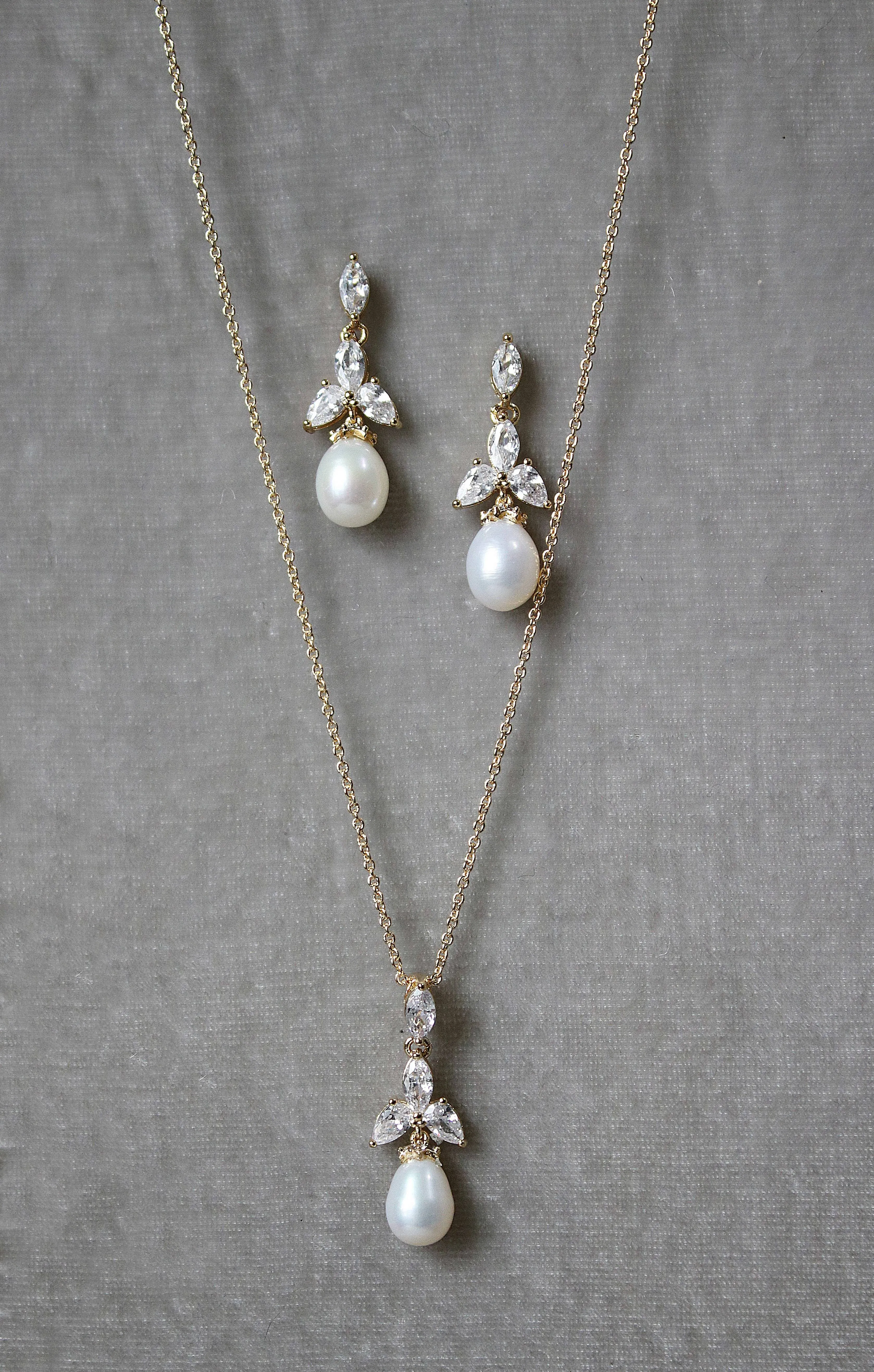 COURTNEY Freshwater Pearl Drop Earrings and Necklace Set