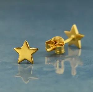 •FLAT STAR• matte gold vermeil stud earrings