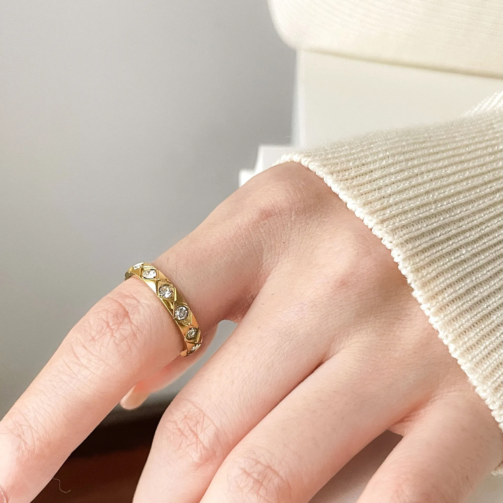 Lucia Ring