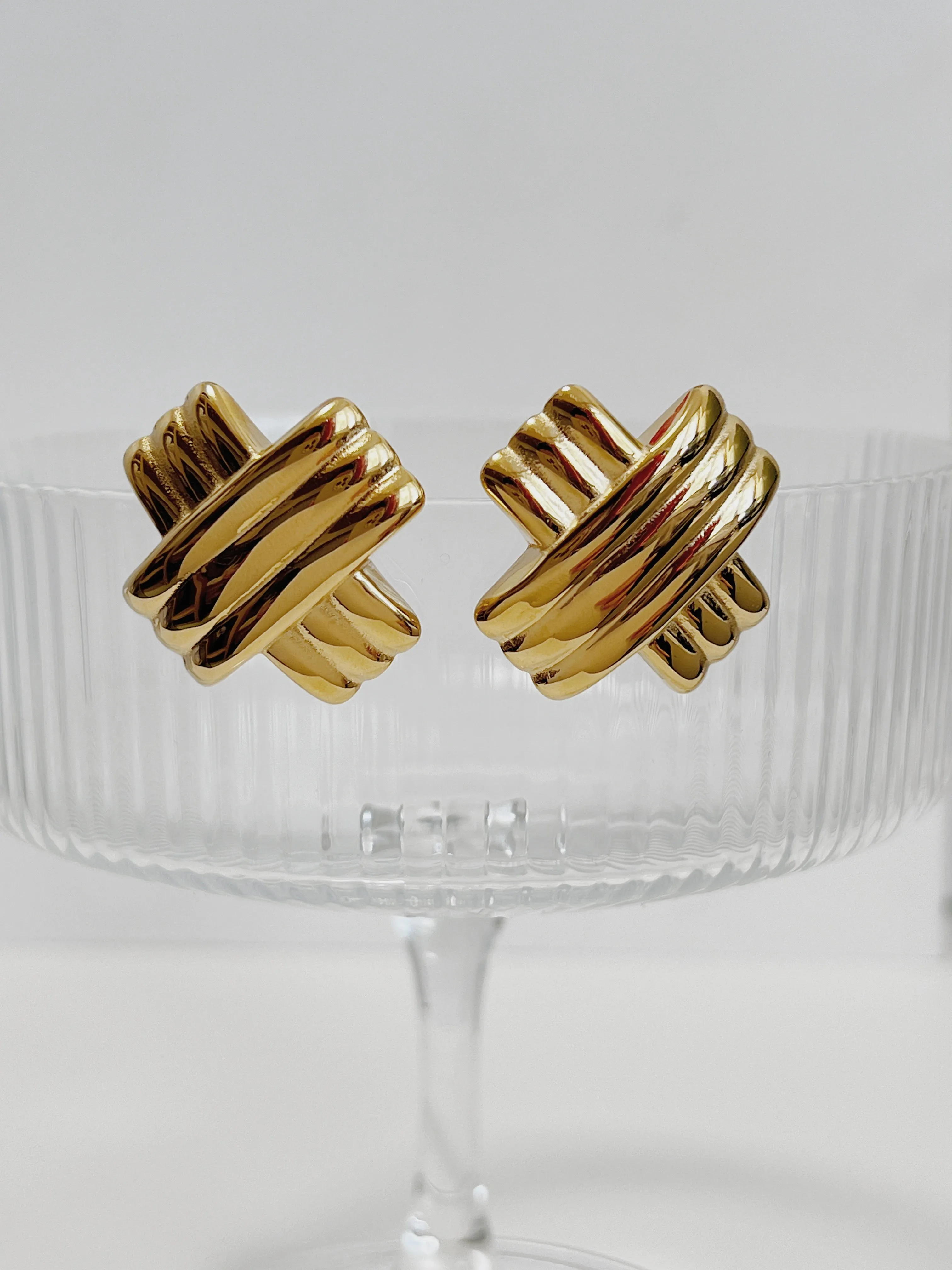 Mylie Ribbed Cross Earrings