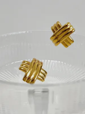 Mylie Ribbed Cross Earrings