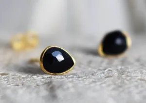 Onyx | ‘laia’ earstuds | 24k gold-plated