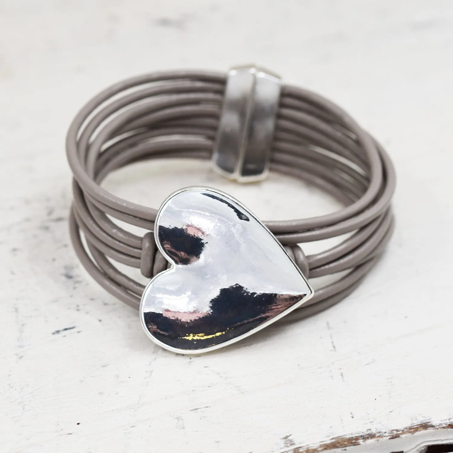 Oversized heart on leather bracelet with magnetic clasp 