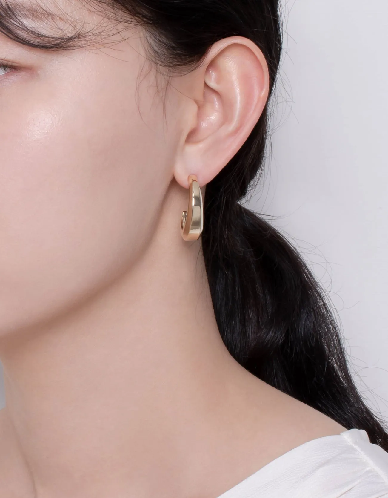 Sleek Chic Banana Curve Hoop Earrings - 18K Gold Plated