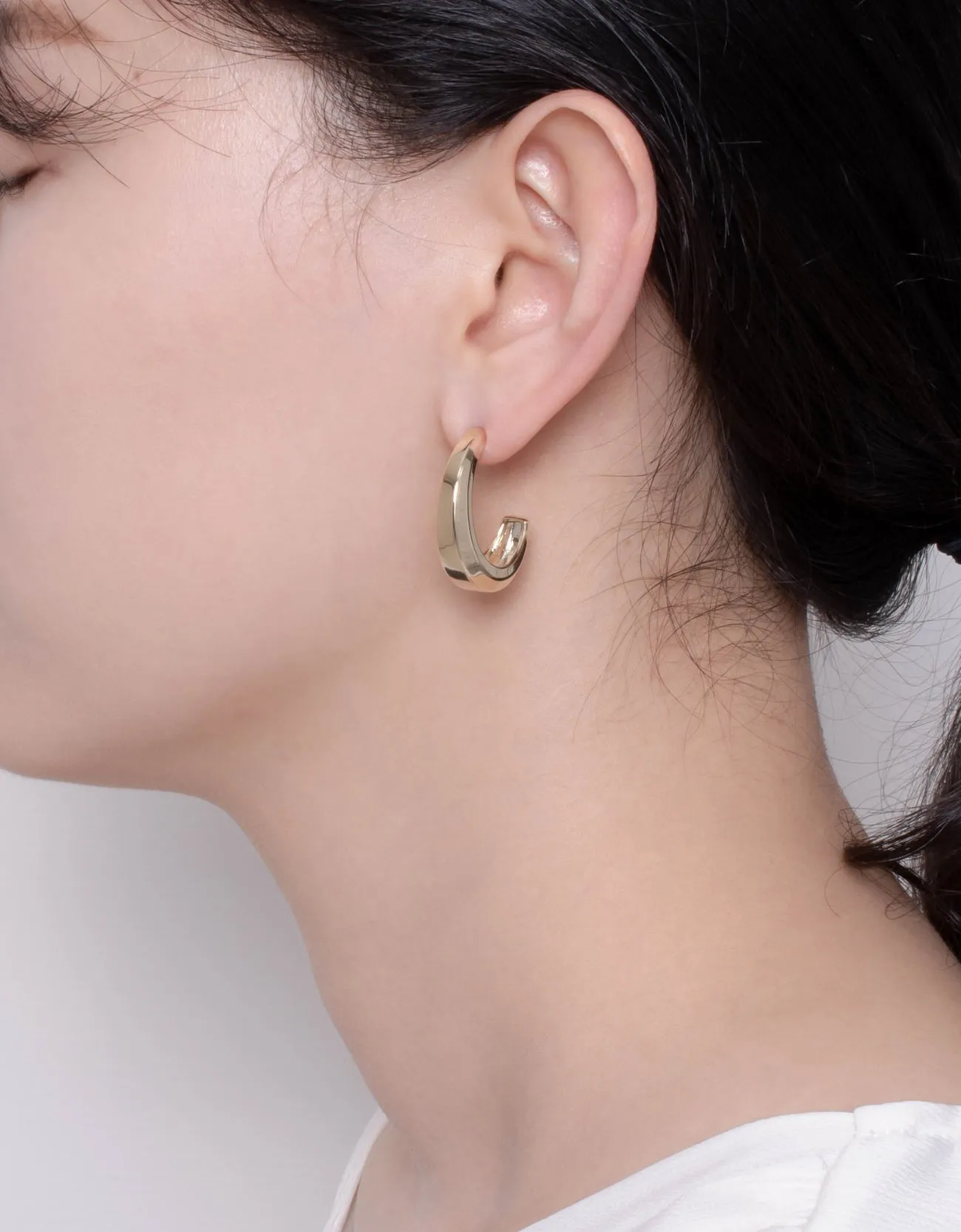 Sleek Chic Banana Curve Hoop Earrings - 18K Gold Plated