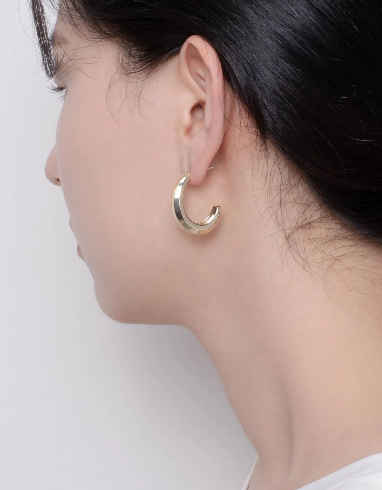 Sleek Chic Banana Curve Hoop Earrings - 18K Gold Plated