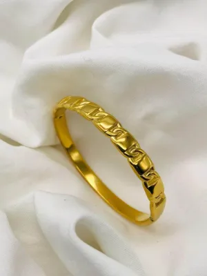 Trendy Lock Shaped Hand Cuff