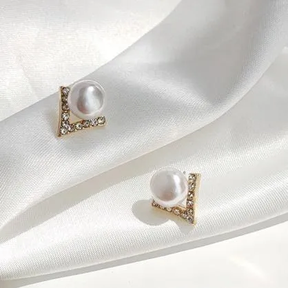 White Pearl Small Chic Triangle Invisible Clip On Earrings